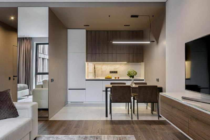 Classy Studio In Chicago, A Luxurious Condo Kiev Bagian luar foto
